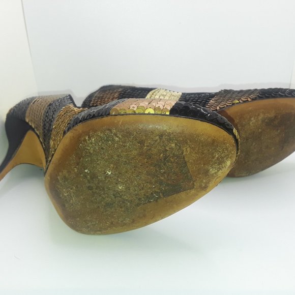 D&G Black and Gold Sequin Pumps - Picture 5 of 8